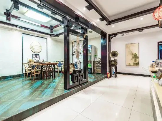 Fenghuang Dongliyuan Inn