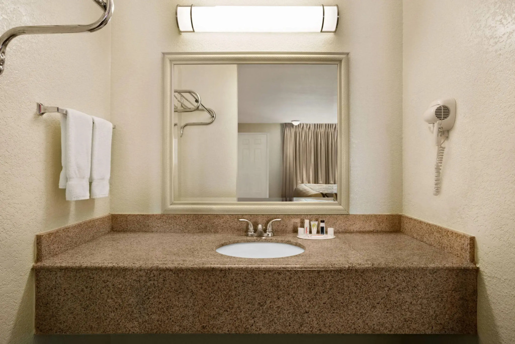 Super 8 by Wyndham Corsicana