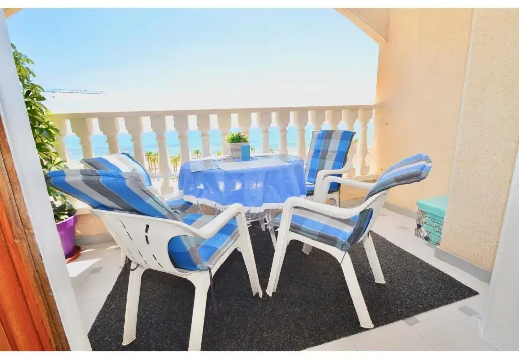 12 Sunny Sea Views