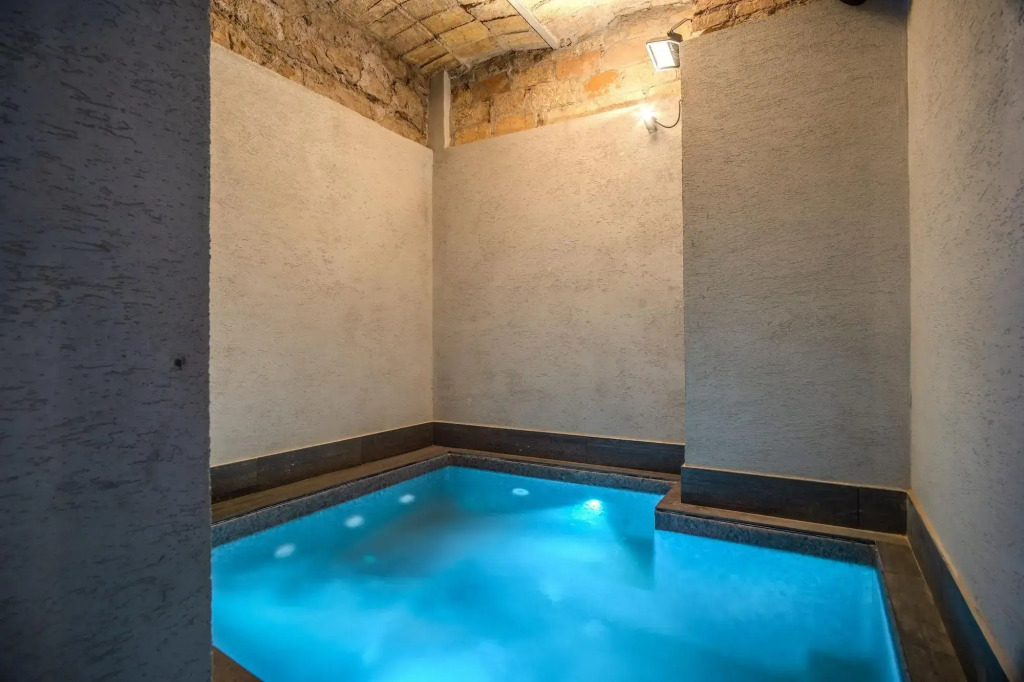 Hotel 77 Seventy-Seven - Maison DArt Collection