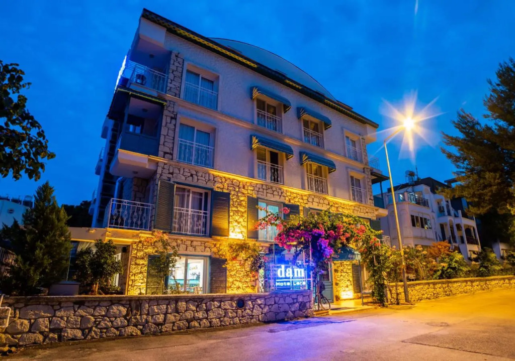 DAM HOTEL LARA