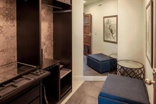 Suite 11 Victoria Square