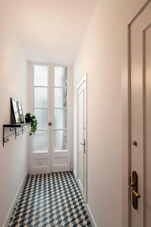 Placa Catalunya V Charming and Exquisite 5Bd Apartment with Large Balcony