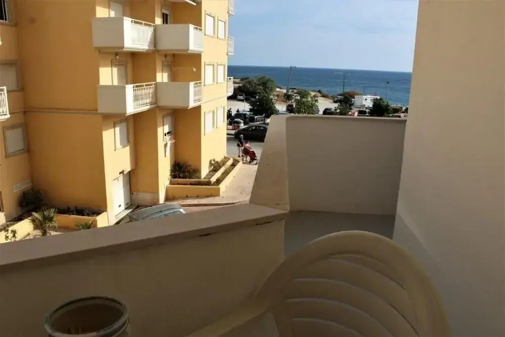 2-7 Torre Sol by Casas & Papéis