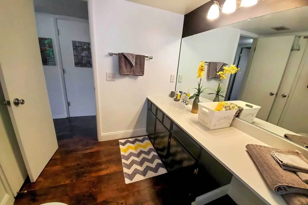 4 Mi to Beach: Lake Havasu Apartment w/ Pool!