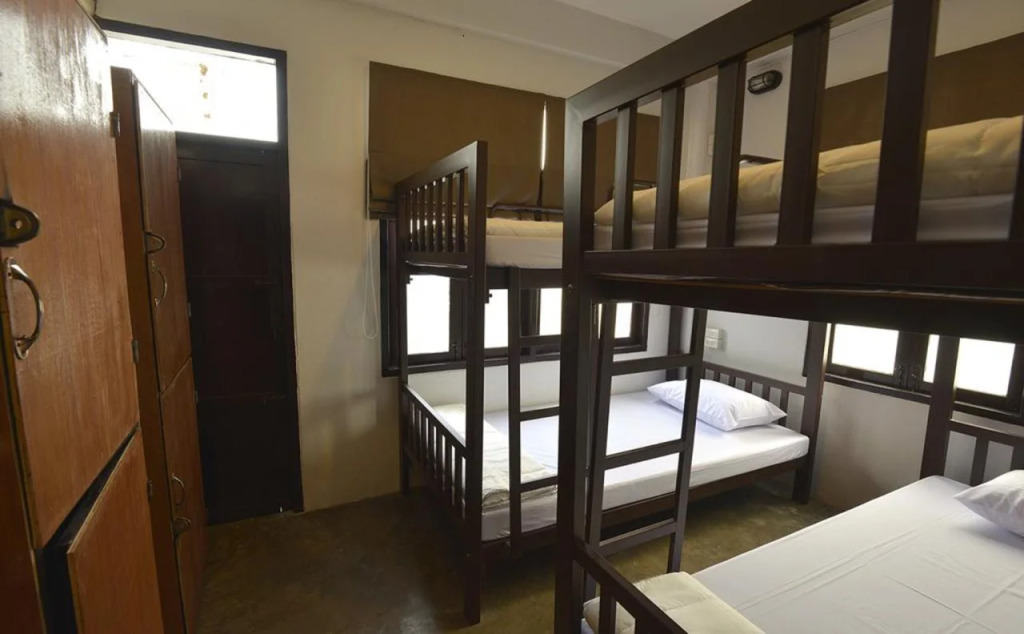 Some Rest Hostel Khao San