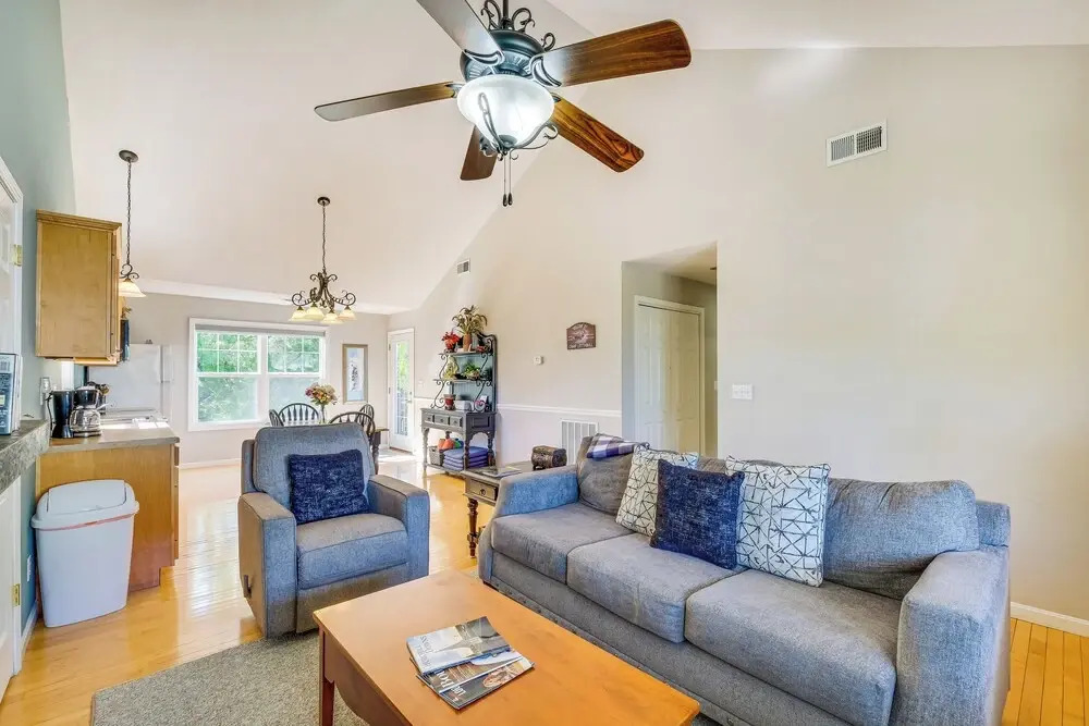 Taylorsville Lake Cottage Rental w/ Hot Tub