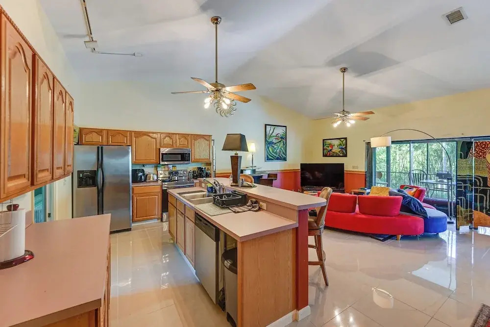 Tropical Vibes! Riverfront Bonita Springs Hideaway