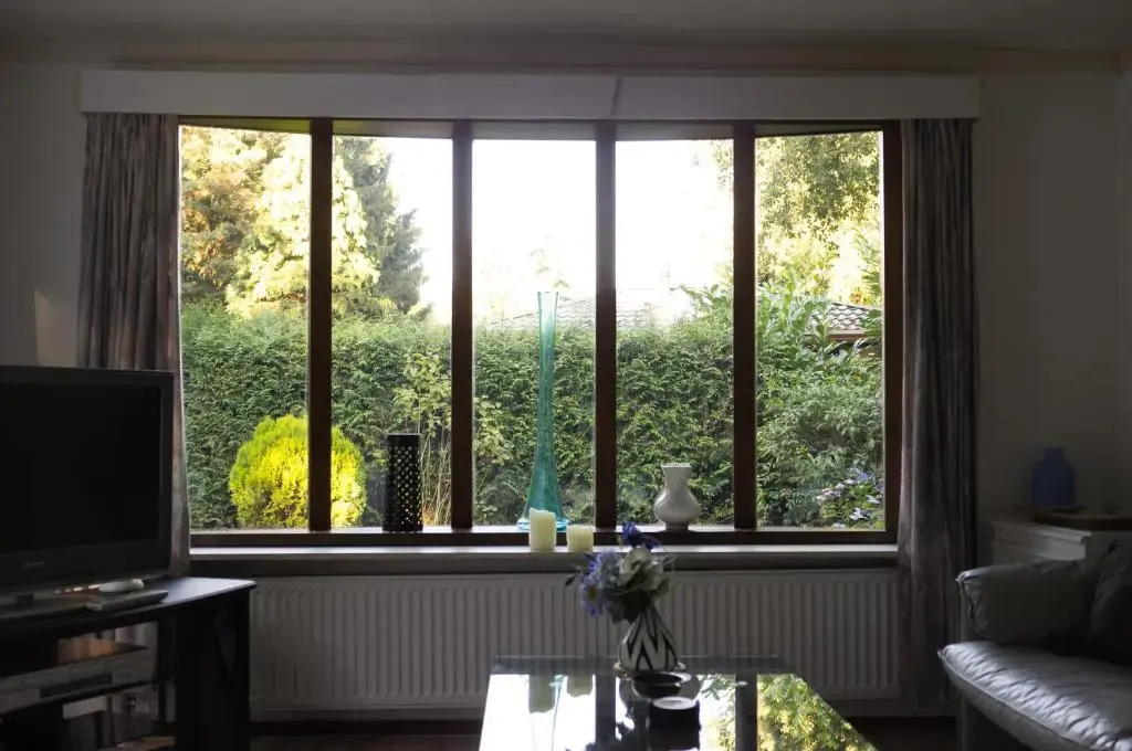 COZY & SPACIOUS PLACE ON A QUIET SPOT IN THE MIDDLE OF THE NETHERLANDS with free use of 2 womens and 2 mens bikes plus child seat