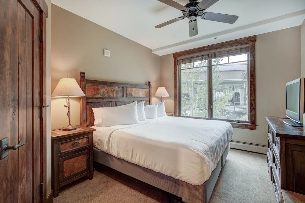 True Ski-in/ski-out Luxury Condo On Peak 7 1 Bedroom Condo by RedAwning