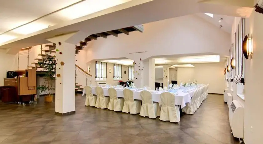 Centrum Restauracyjno-Hotelowe Florres