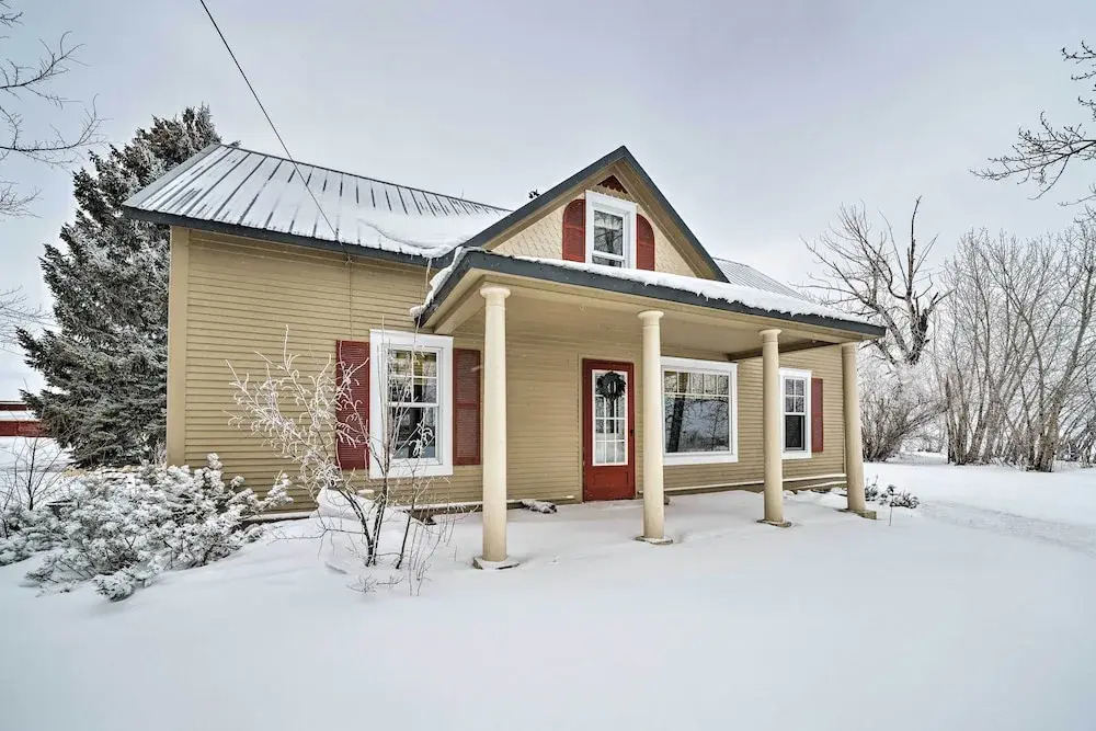 'the Farmstead' on 10 Acres w/ Mountain Views!