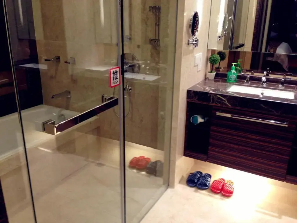 Checkinn International Apartment (GuangZhou PaZhou Poly World Trade Branch)
