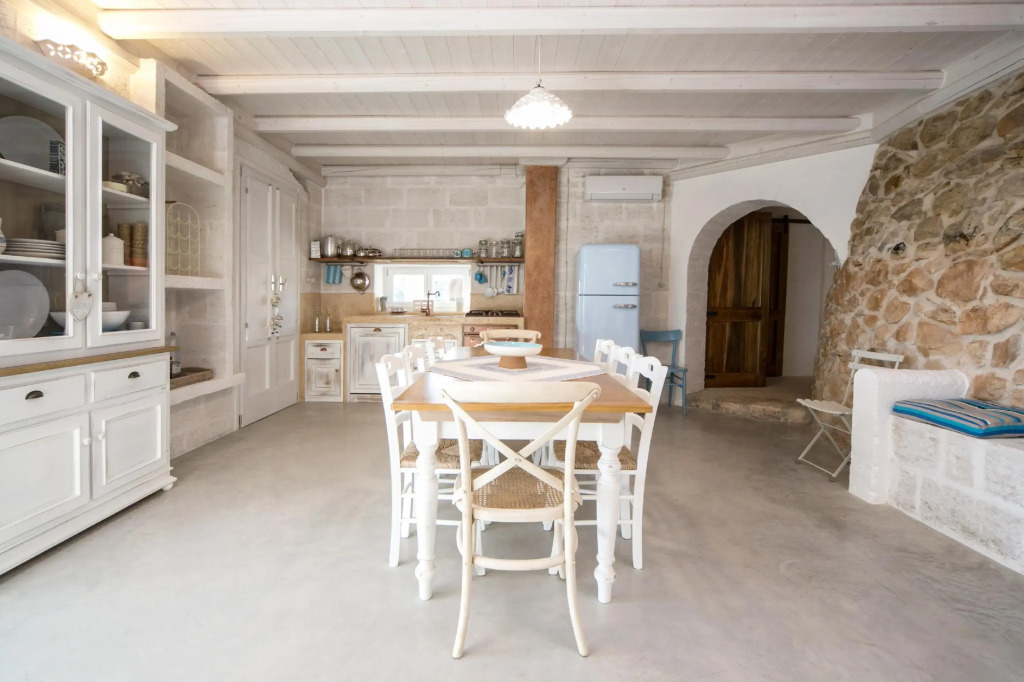 Villa with pool in Torre Suda