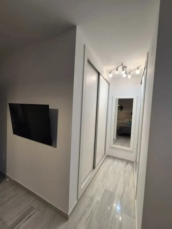 Duplex Apt, 3 Bedroom, Sleeps 6, Pool