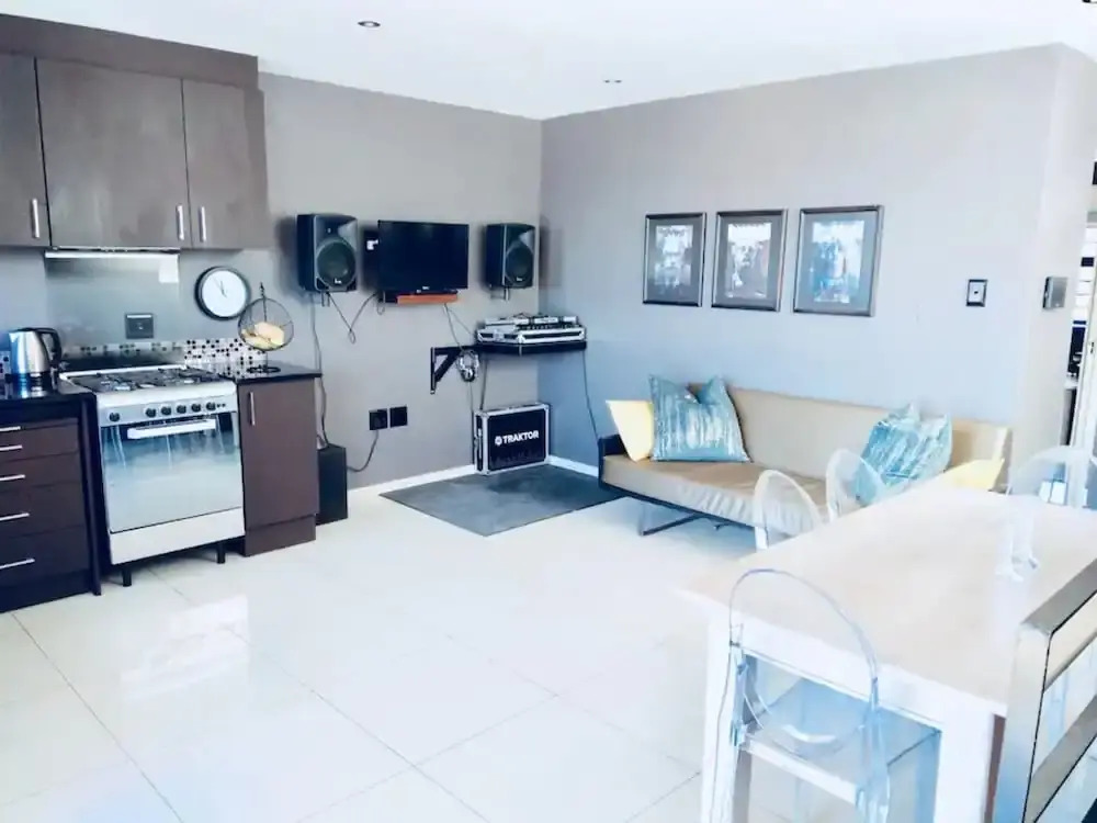 Afri Chić Apartment In Sea Point