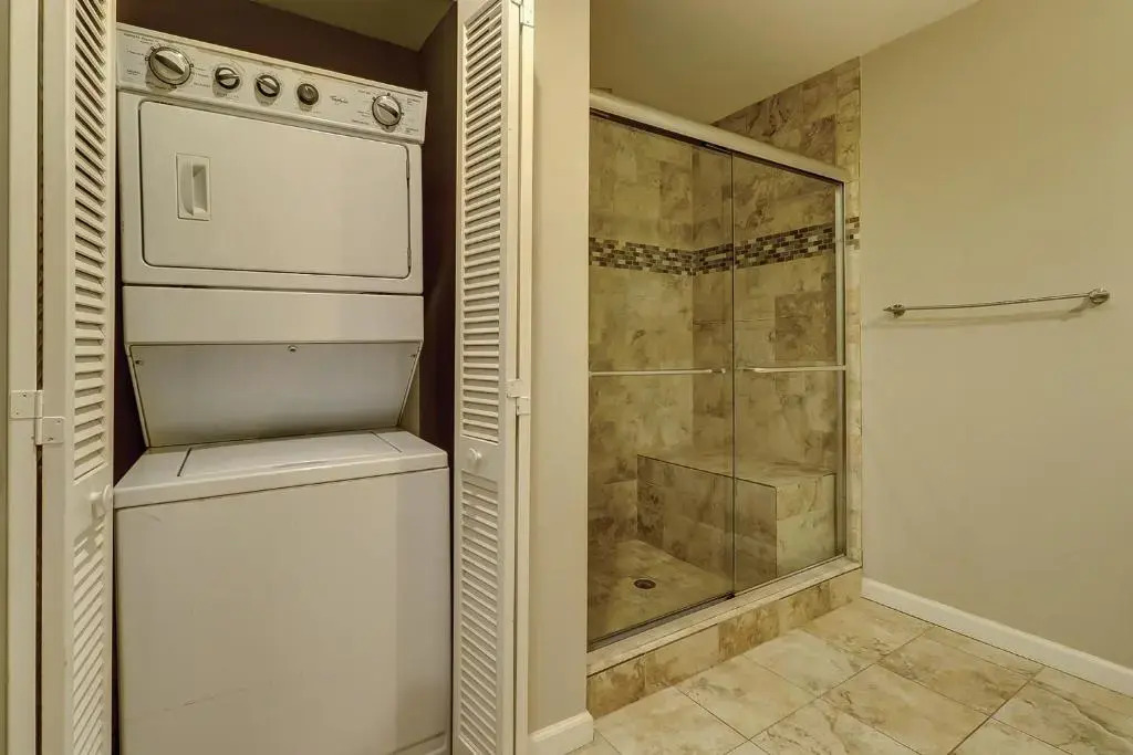 105 Beckenham 2 BR Port Royal Beach