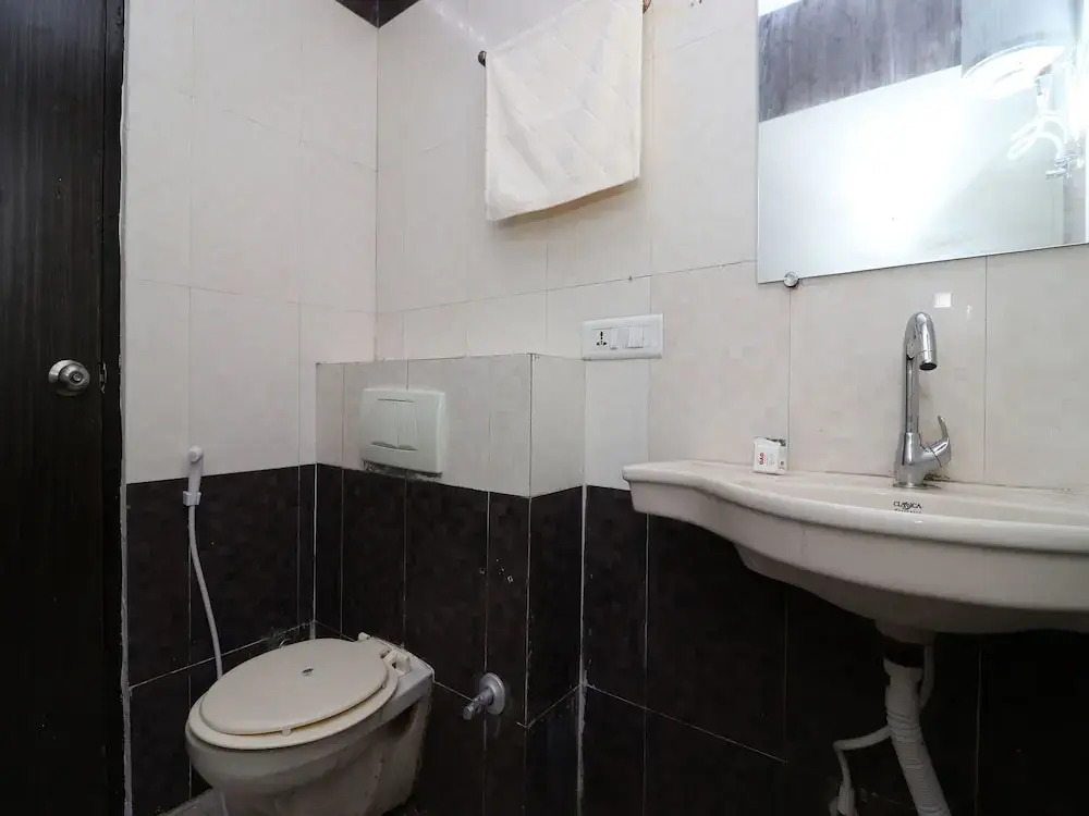 OYO 11871 Mascot Sizzle