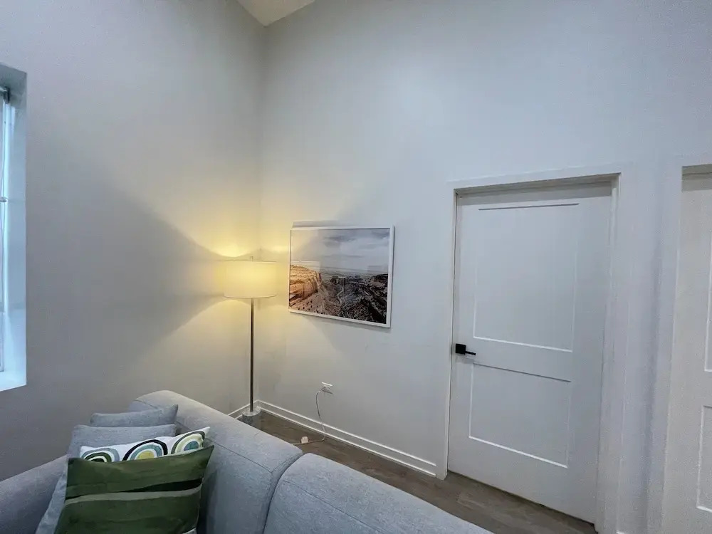 Cozy and Modern Stay in the Heart of C