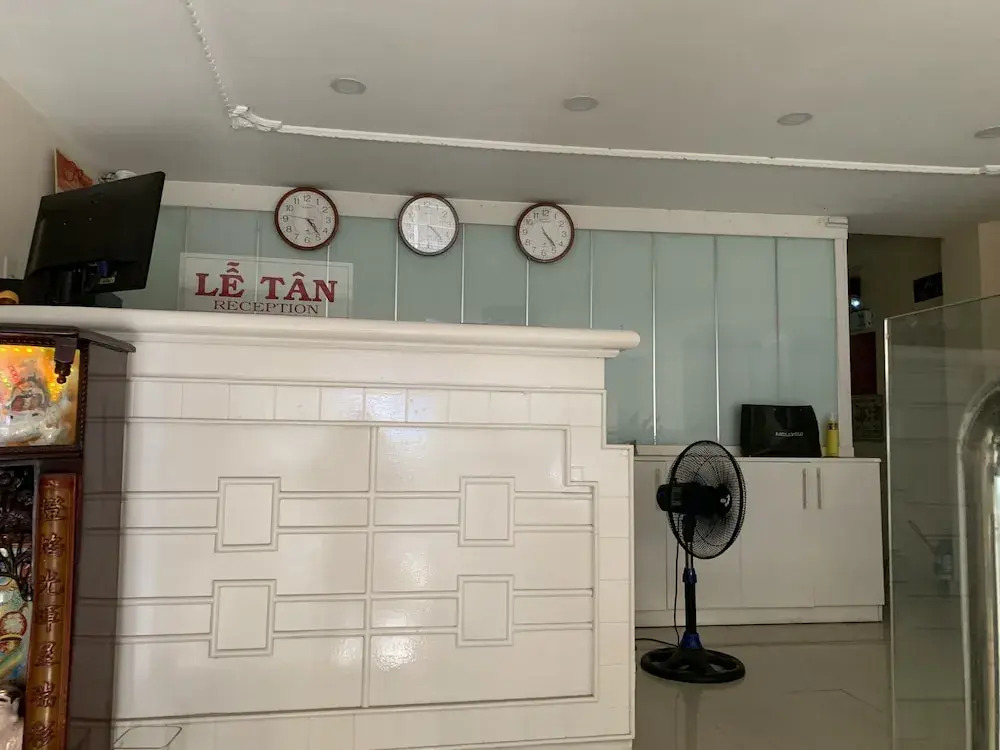 Duong Van Luan Hotel by OYO Rooms