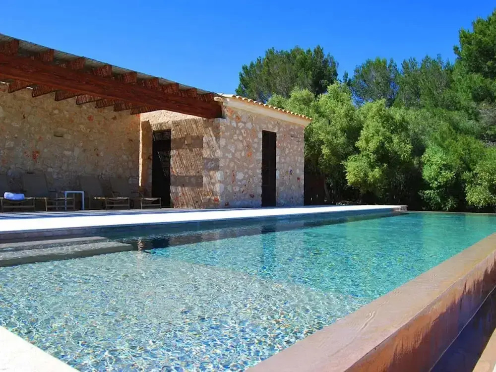 Attractive Holiday Home With Pool