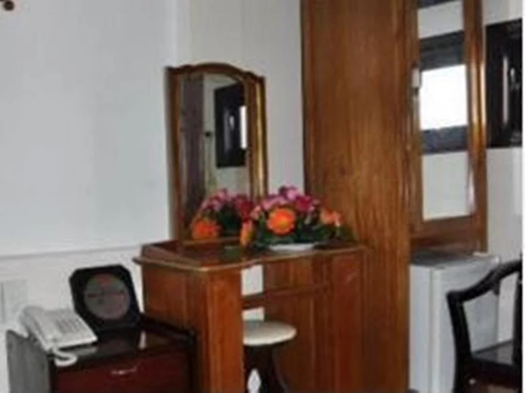 Vong Canh Hotel