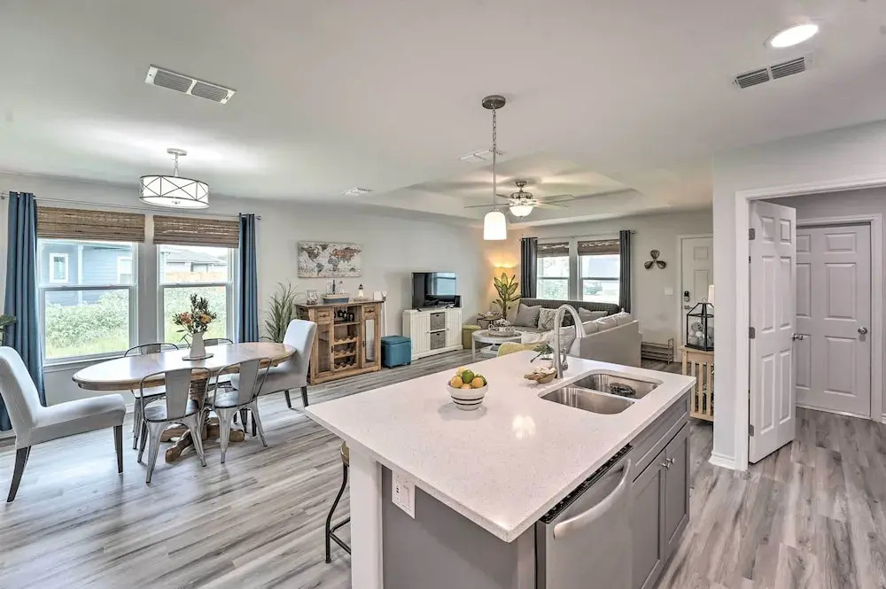 2 Mi to Boating: 'RR Sea House' in Aransas Pass!