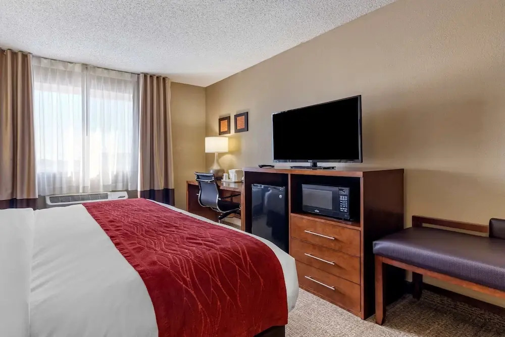 Comfort Inn & Suites North