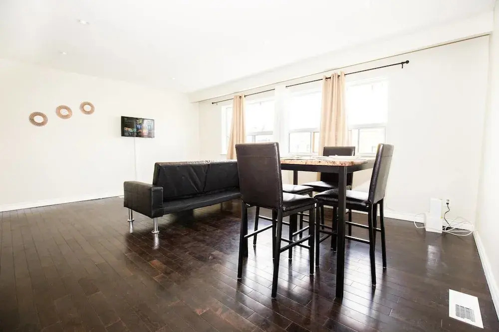 Private & Comfy 2 Bedroom Near Downtown