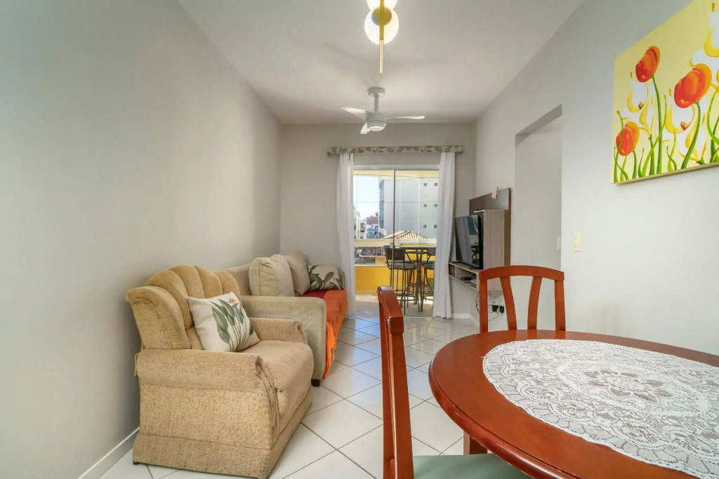 202B - Apartamento de 2 dormitórios para 05 pessoas, próximo ao mar na Praia de Bombas SC