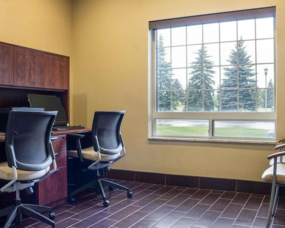 Comfort Suites Minot South