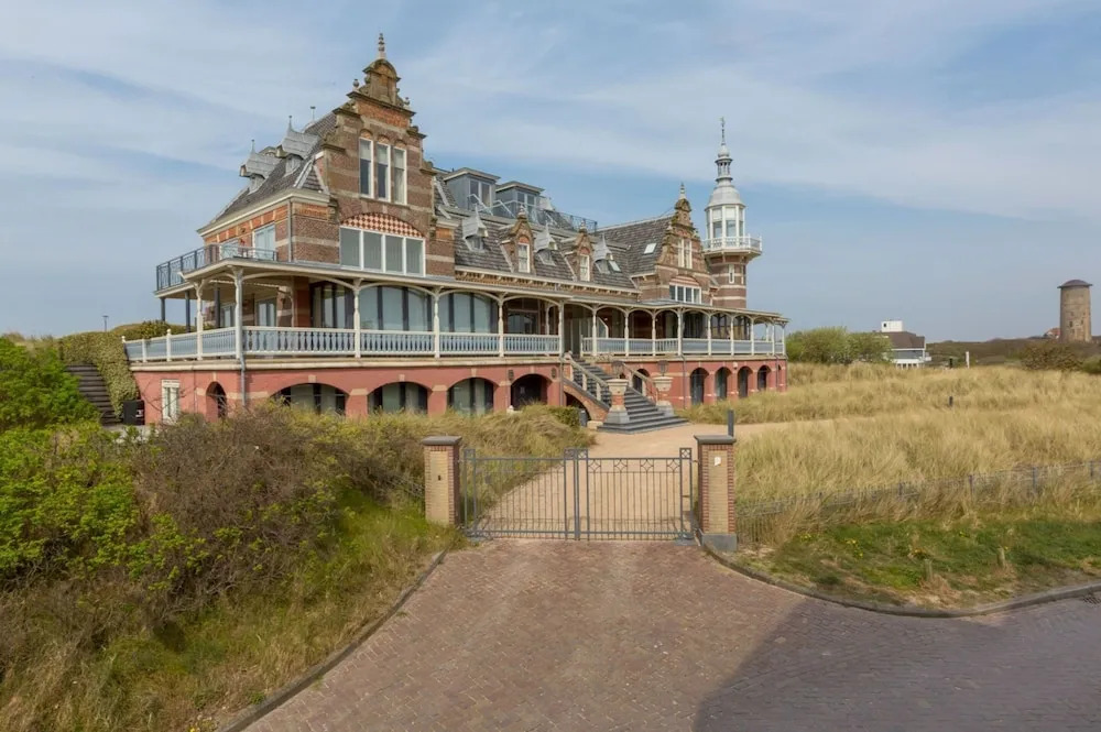 High-quality Holiday Apartment Right in the Center of Domburg