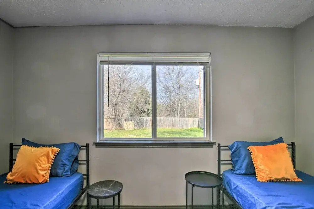 West San Antonio Home w/ Yard: 16 Mi to Dtwn!