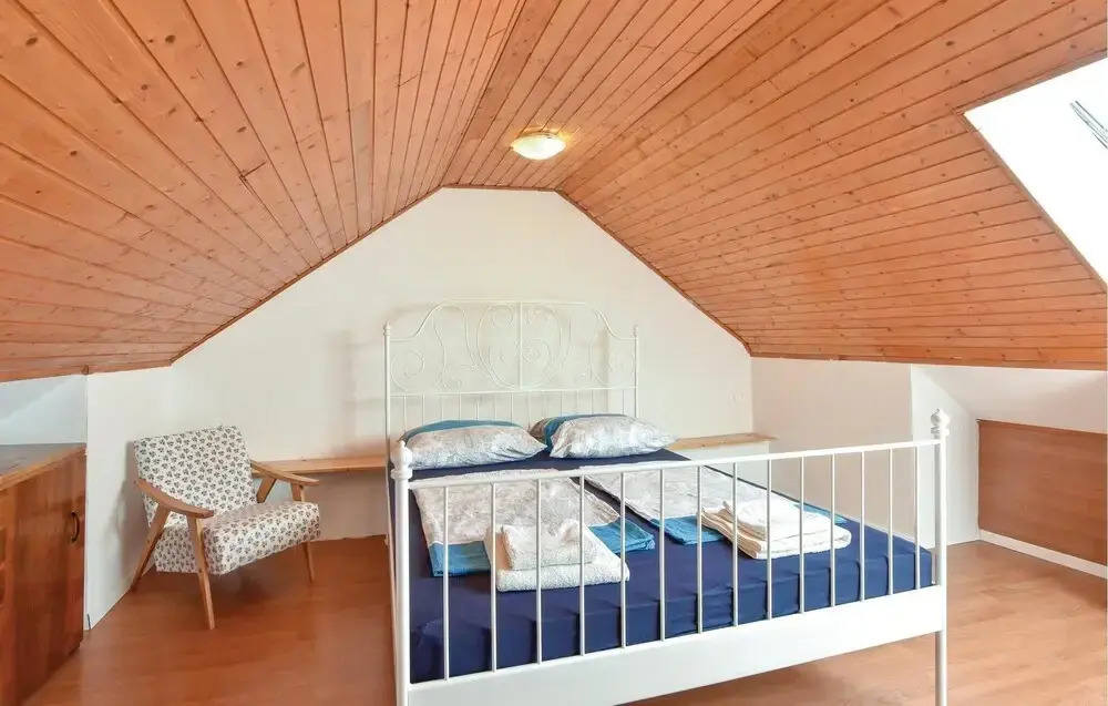 Beautiful Home in Duce With Wifi and 3 Bedrooms