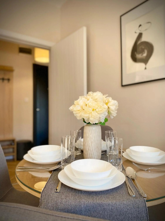 Business & Family Apartment for 6 Guests with Free Parking