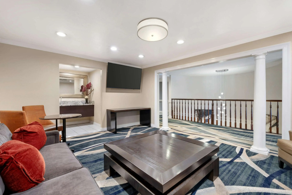 Best Western Plus Newport Mesa Inn