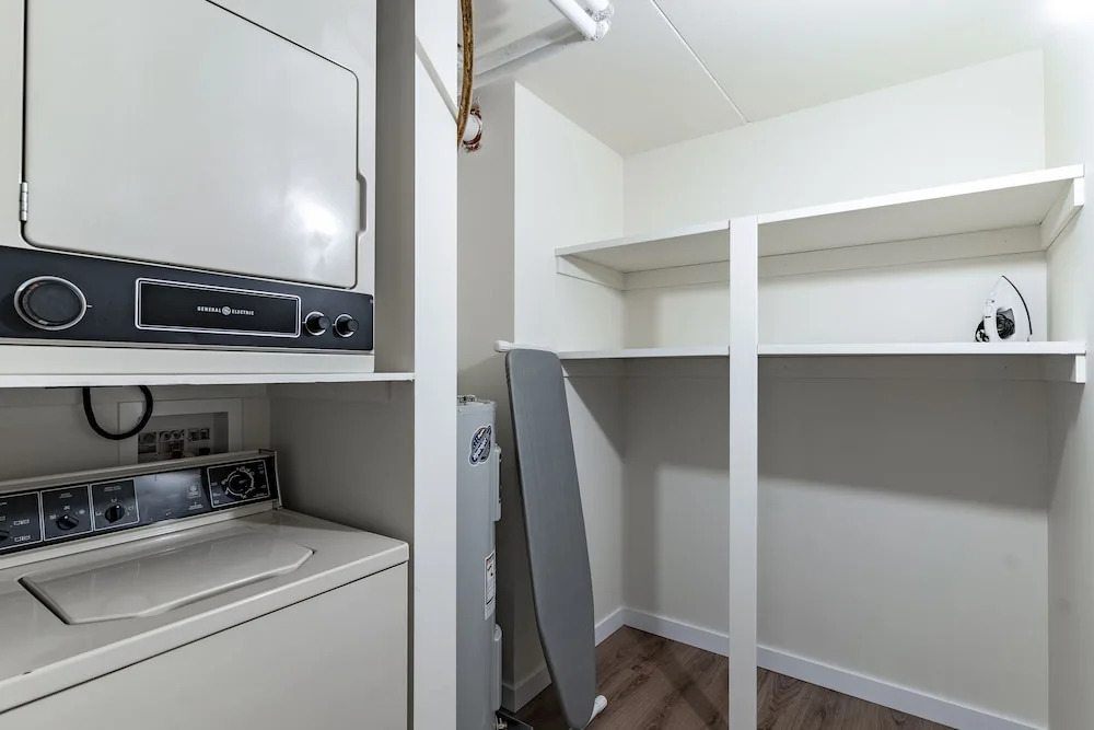 Fort Garry Place Furnished Suites