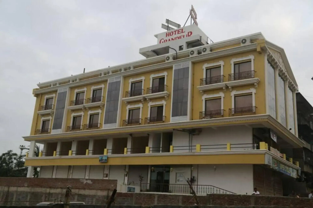 HOTEL GRANDEUR