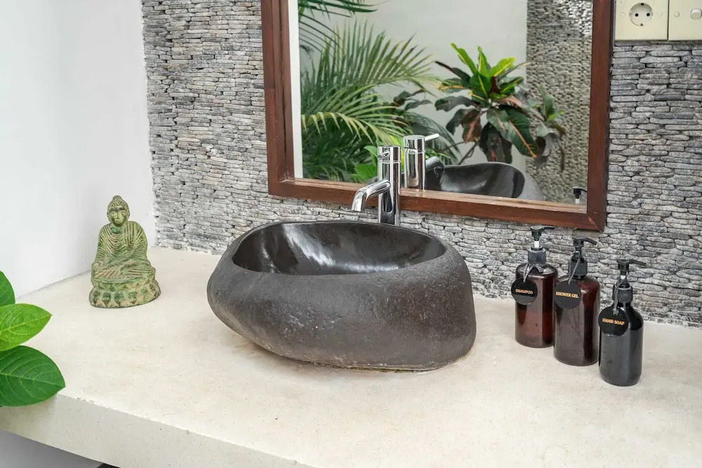 Villa Art Gecko - Tropical 2BR Private Haven in Batu Belig, Seminyak