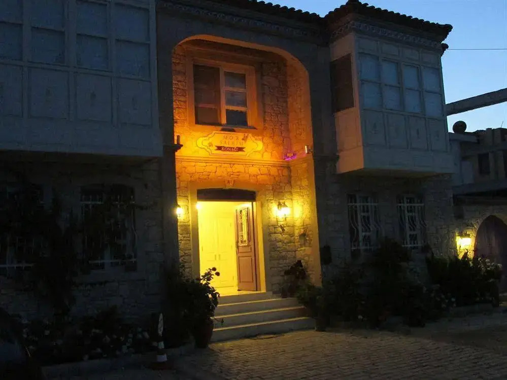 Mor Salkım Konağı
