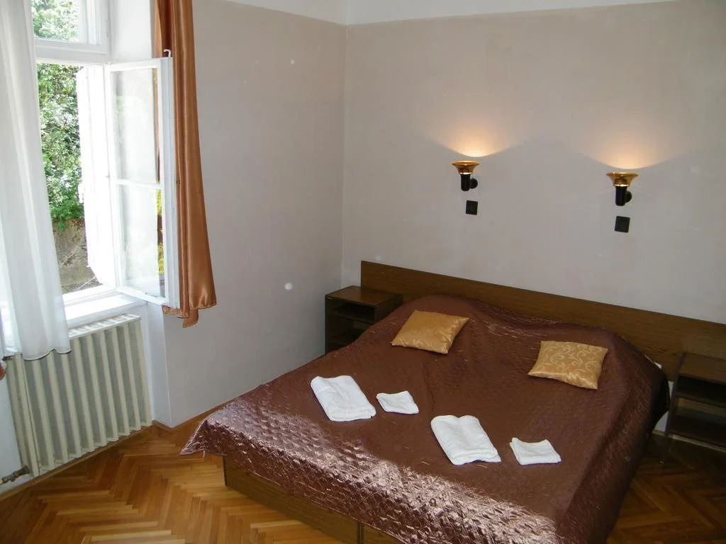Kiss Villa