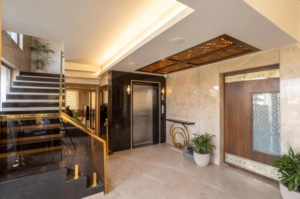 Hotel Golden Aura