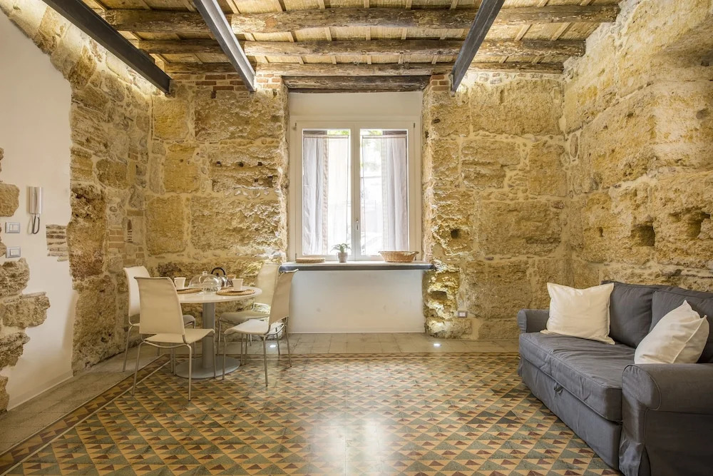Stylish house in front of Casa Professa