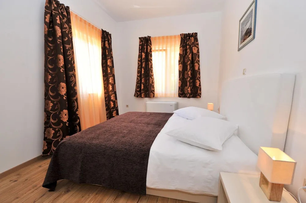 Lastura Aparthotel