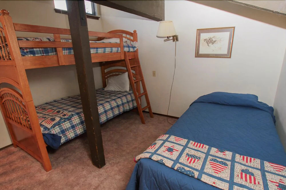 Discovery 4 #128 3 Bedrooms 2.5 Bathrooms Condo