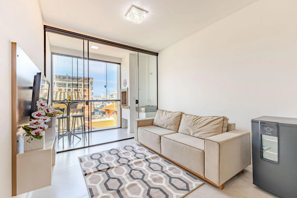 Apartamento em Condomínio com Piscina Pertinho do Mar
