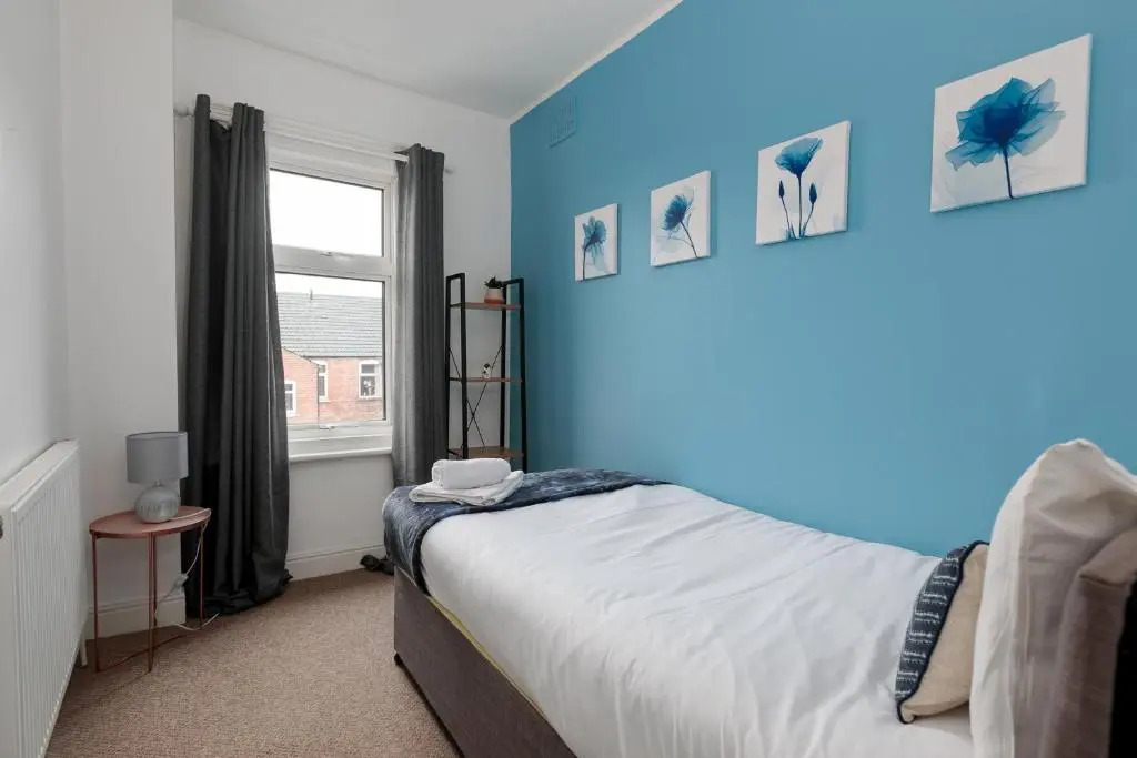 Spacious & Unique Family and Contractor House & Parking & A1 Road by ComfyWorkers