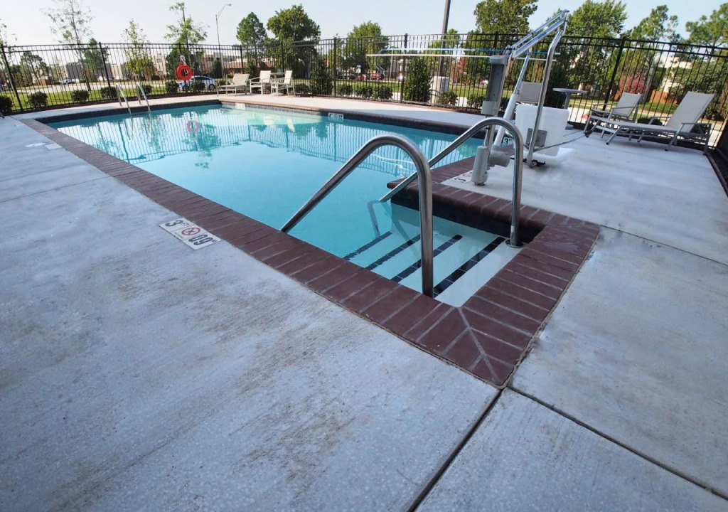 Holiday Inn Express & Suites Moore by IHG