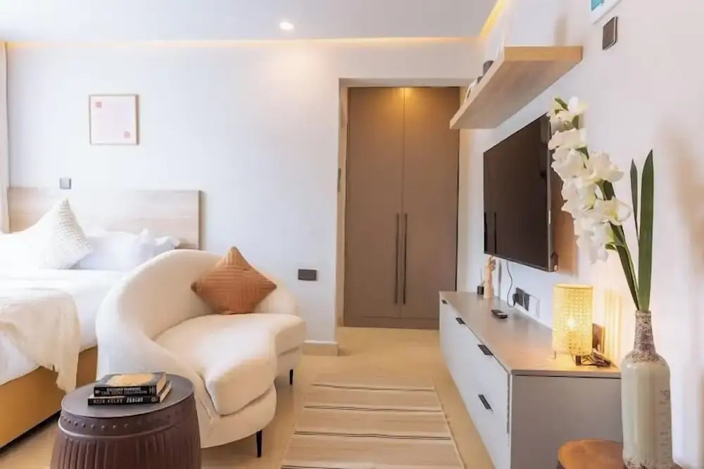 Lux Suites Studio City Apartments