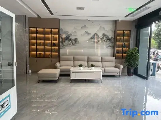 Luoshan Xinrong Garden Hotel